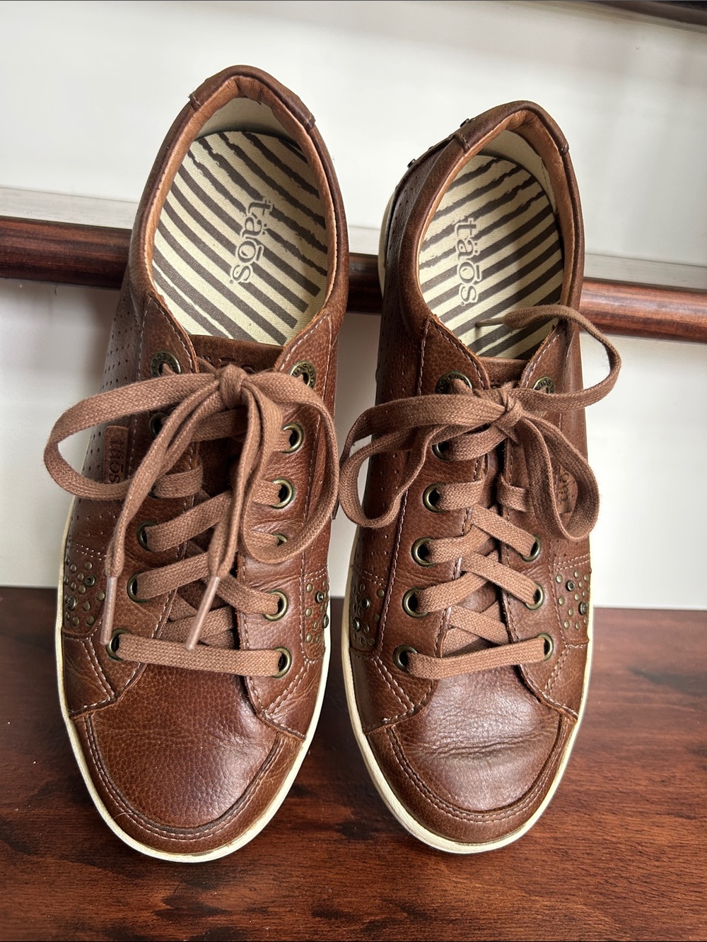 Taos "Freedom" women’s brown leather sneakers with studded detailing  Size 9